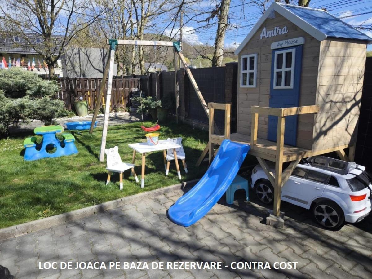 Pensiunea Vila Chesa Corunca Esterno foto