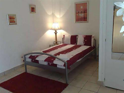 Pensiunea Vila Chesa Corunca Camera foto